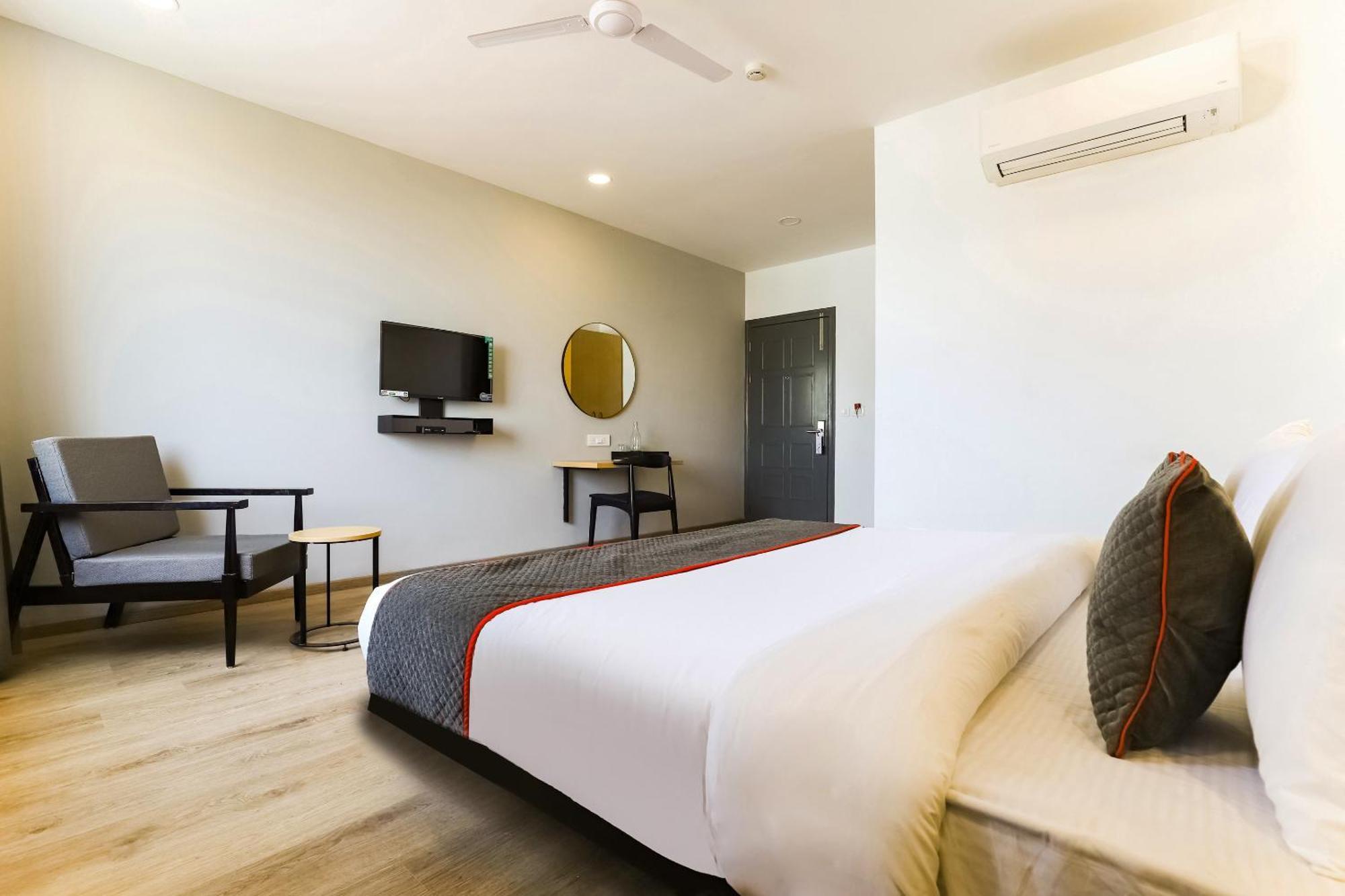 Townhouse Prithvi Resort Near Phoenix Palassio Λάκναου Εξωτερικό φωτογραφία