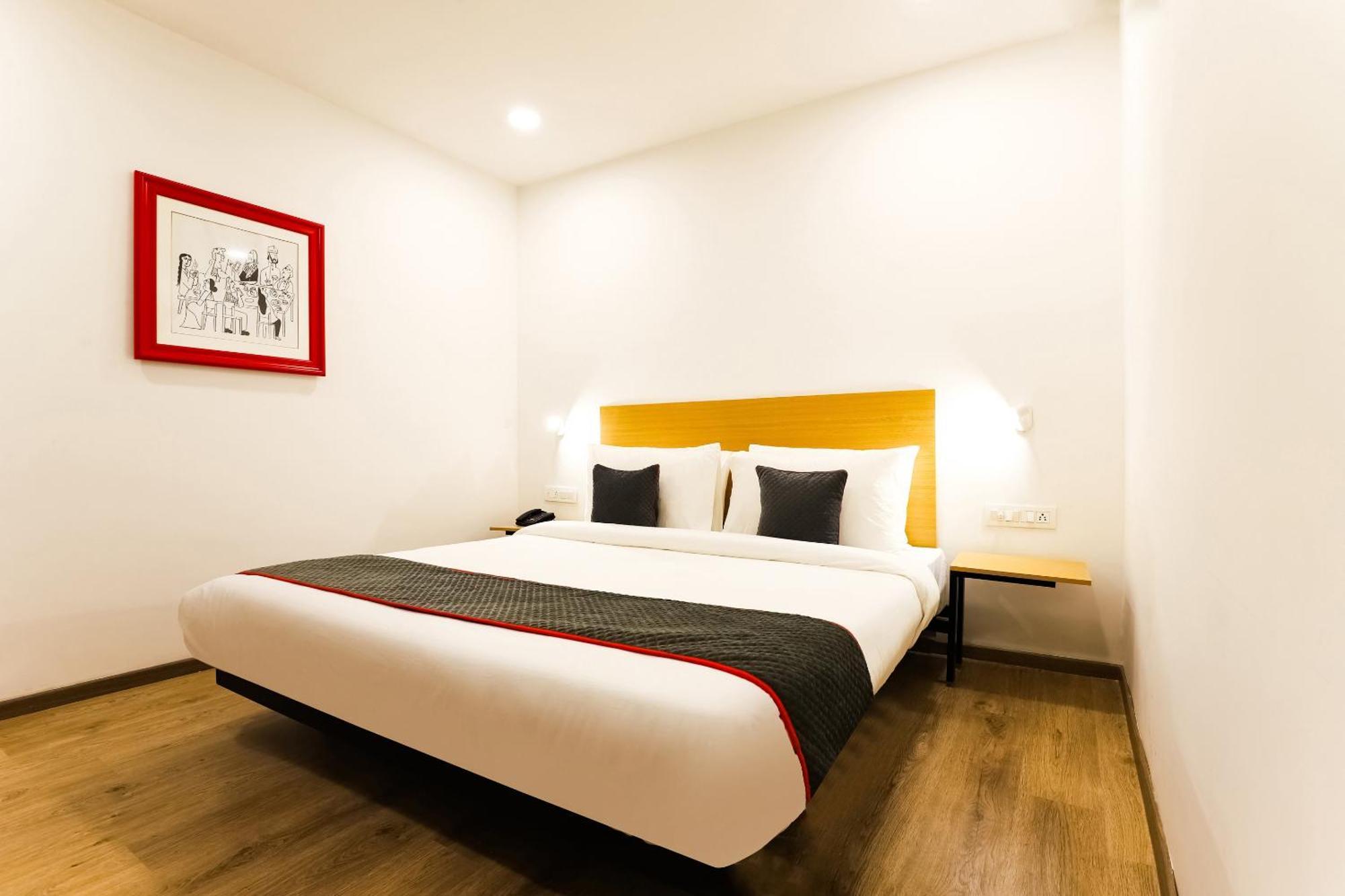 Townhouse Prithvi Resort Near Phoenix Palassio Λάκναου Εξωτερικό φωτογραφία
