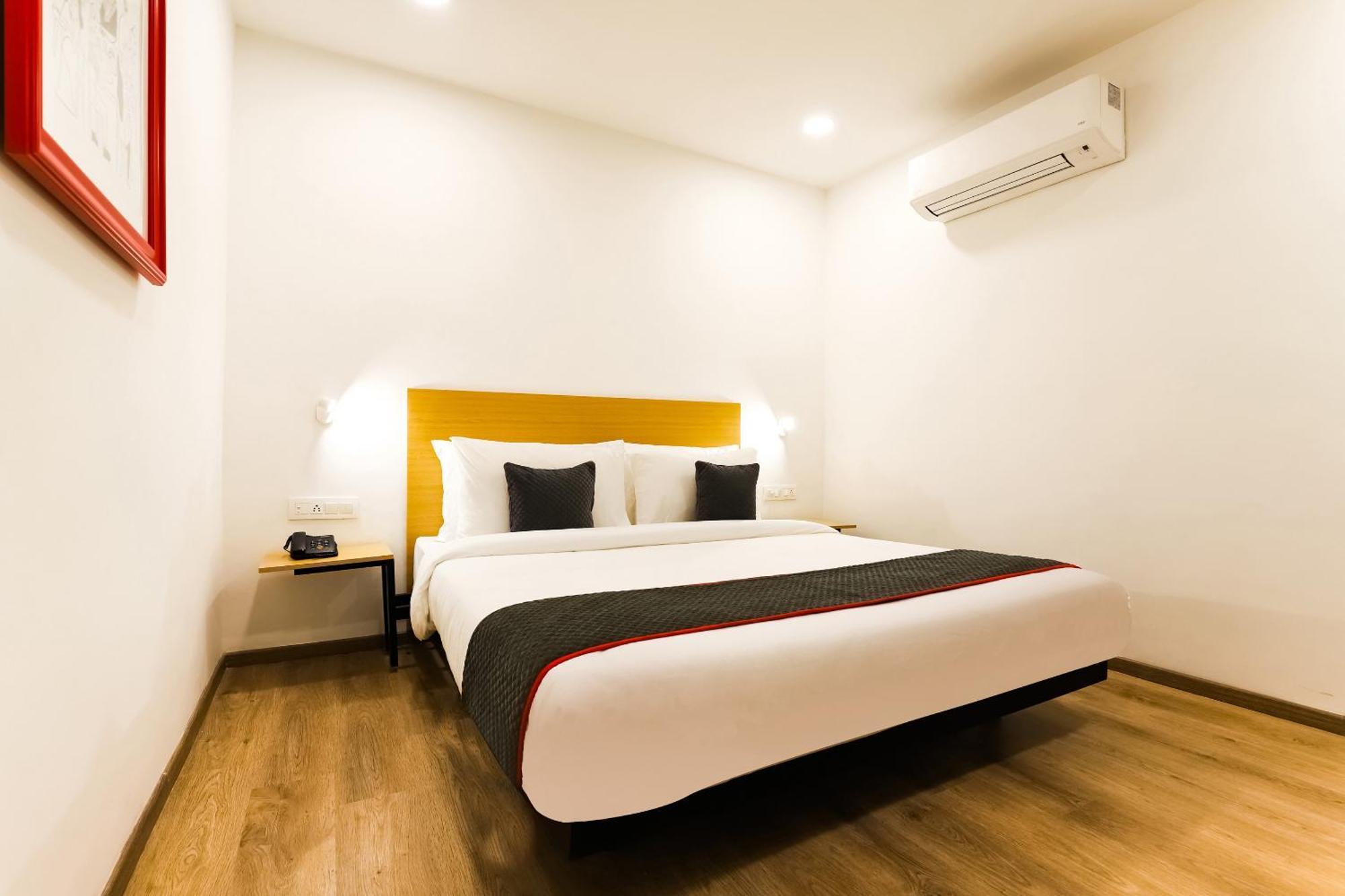 Townhouse Prithvi Resort Near Phoenix Palassio Λάκναου Εξωτερικό φωτογραφία