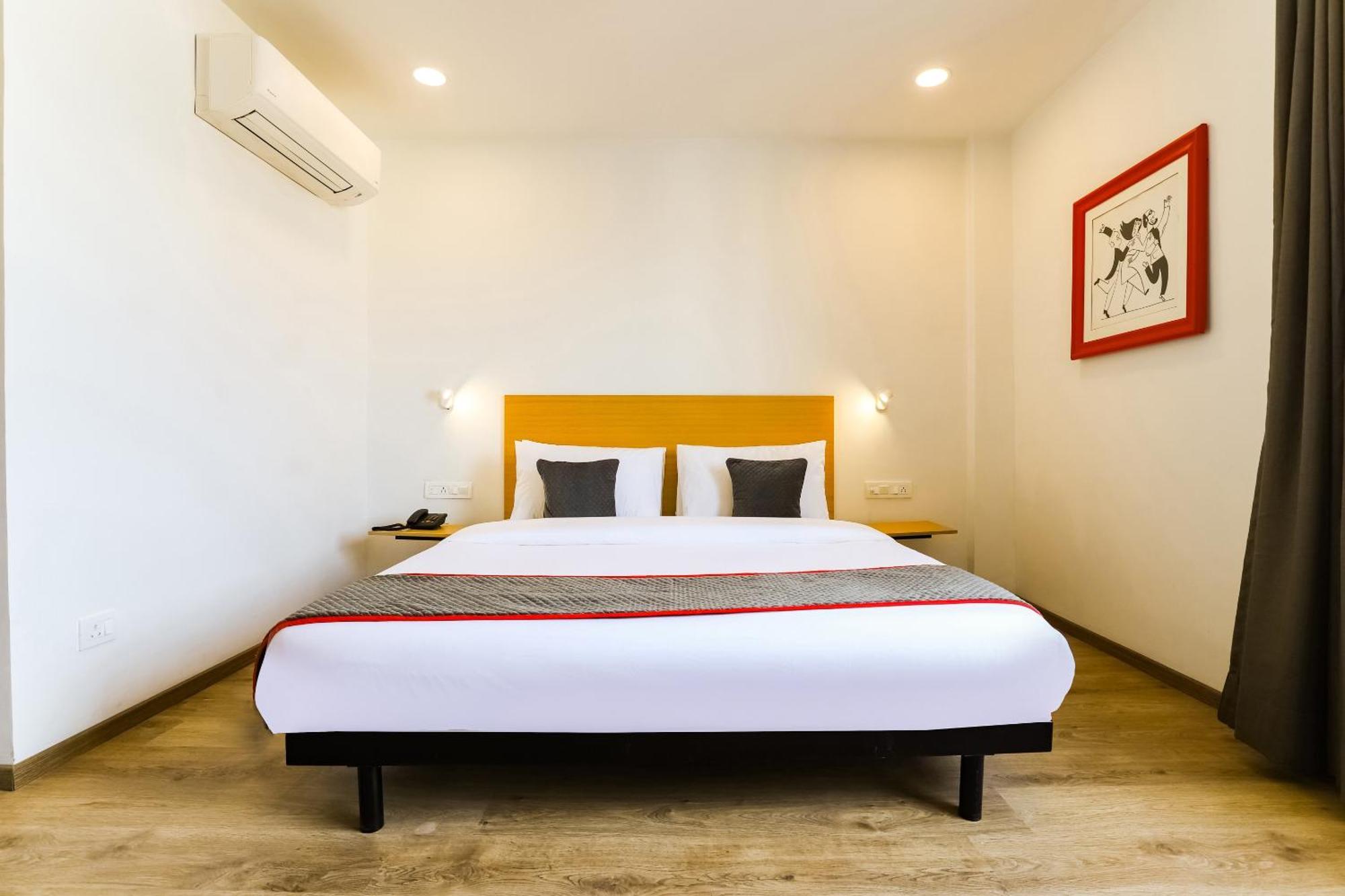 Townhouse Prithvi Resort Near Phoenix Palassio Λάκναου Εξωτερικό φωτογραφία