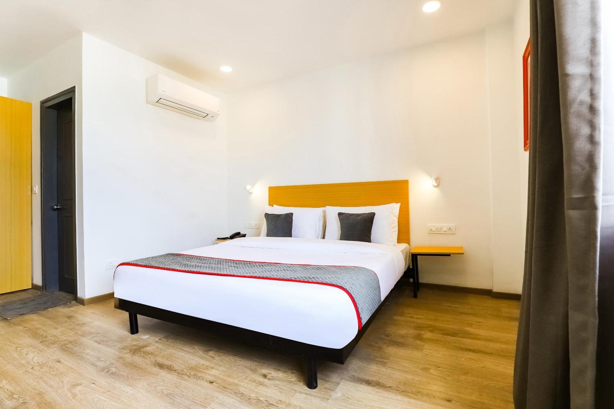 Townhouse Prithvi Resort Near Phoenix Palassio Λάκναου Εξωτερικό φωτογραφία