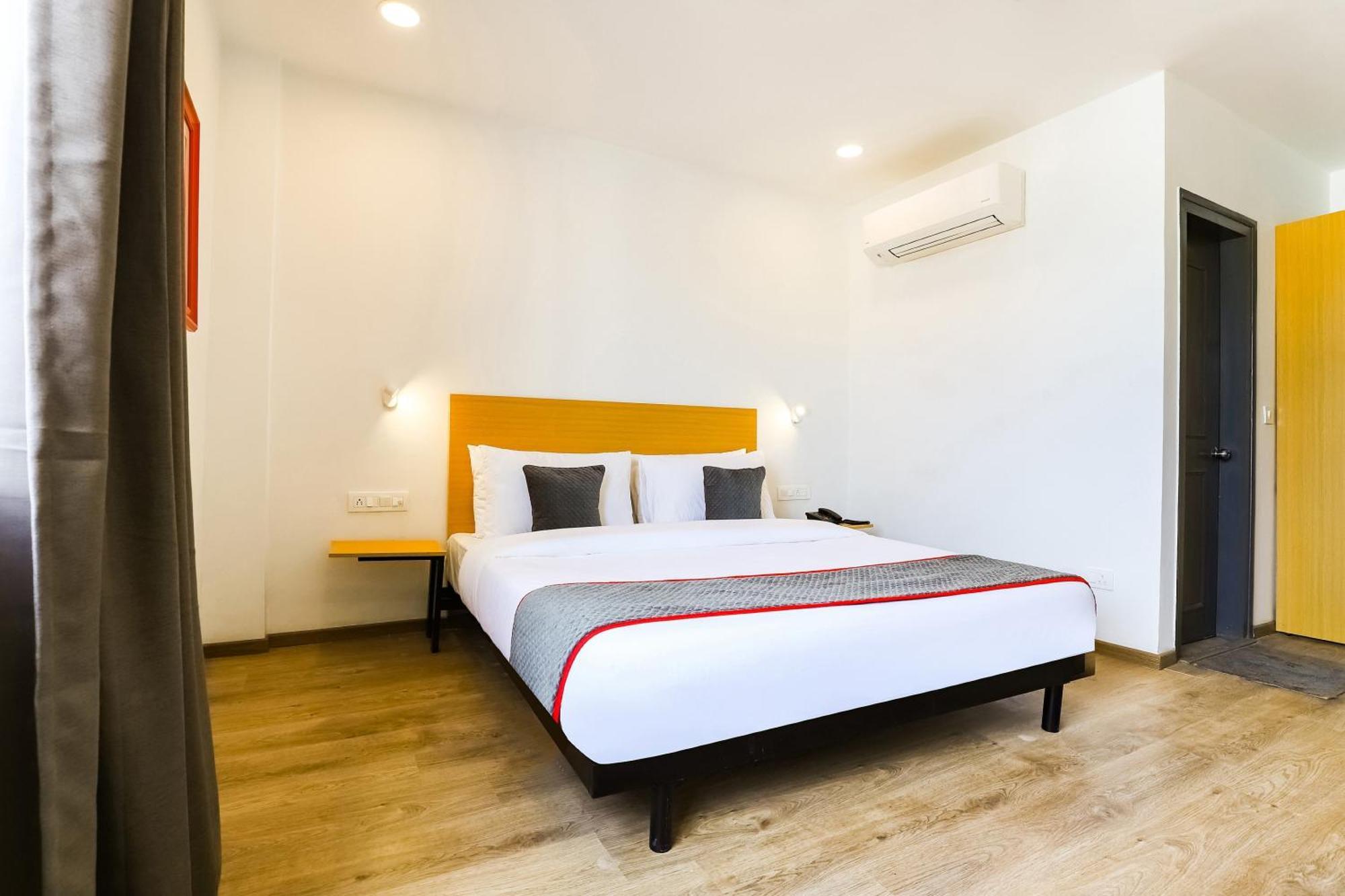 Townhouse Prithvi Resort Near Phoenix Palassio Λάκναου Εξωτερικό φωτογραφία