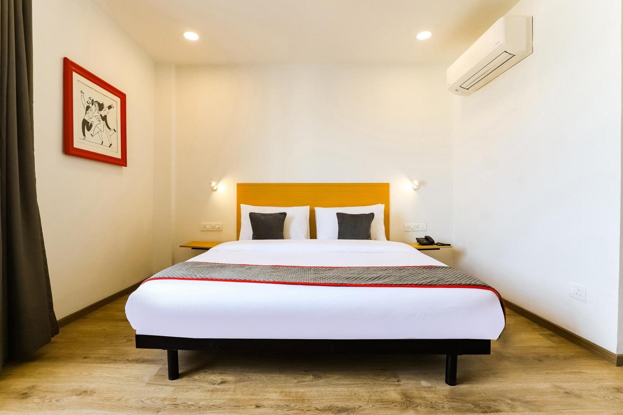 Townhouse Prithvi Resort Near Phoenix Palassio Λάκναου Εξωτερικό φωτογραφία