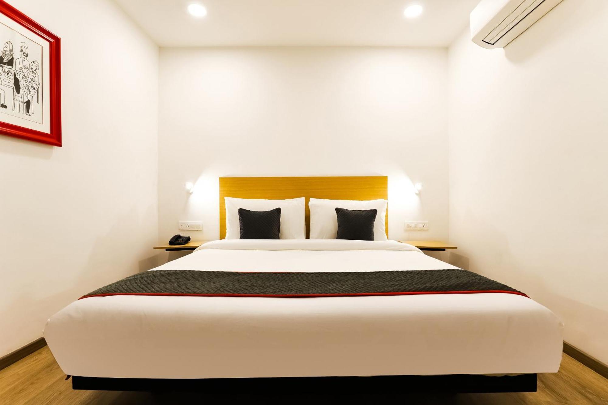 Townhouse Prithvi Resort Near Phoenix Palassio Λάκναου Εξωτερικό φωτογραφία