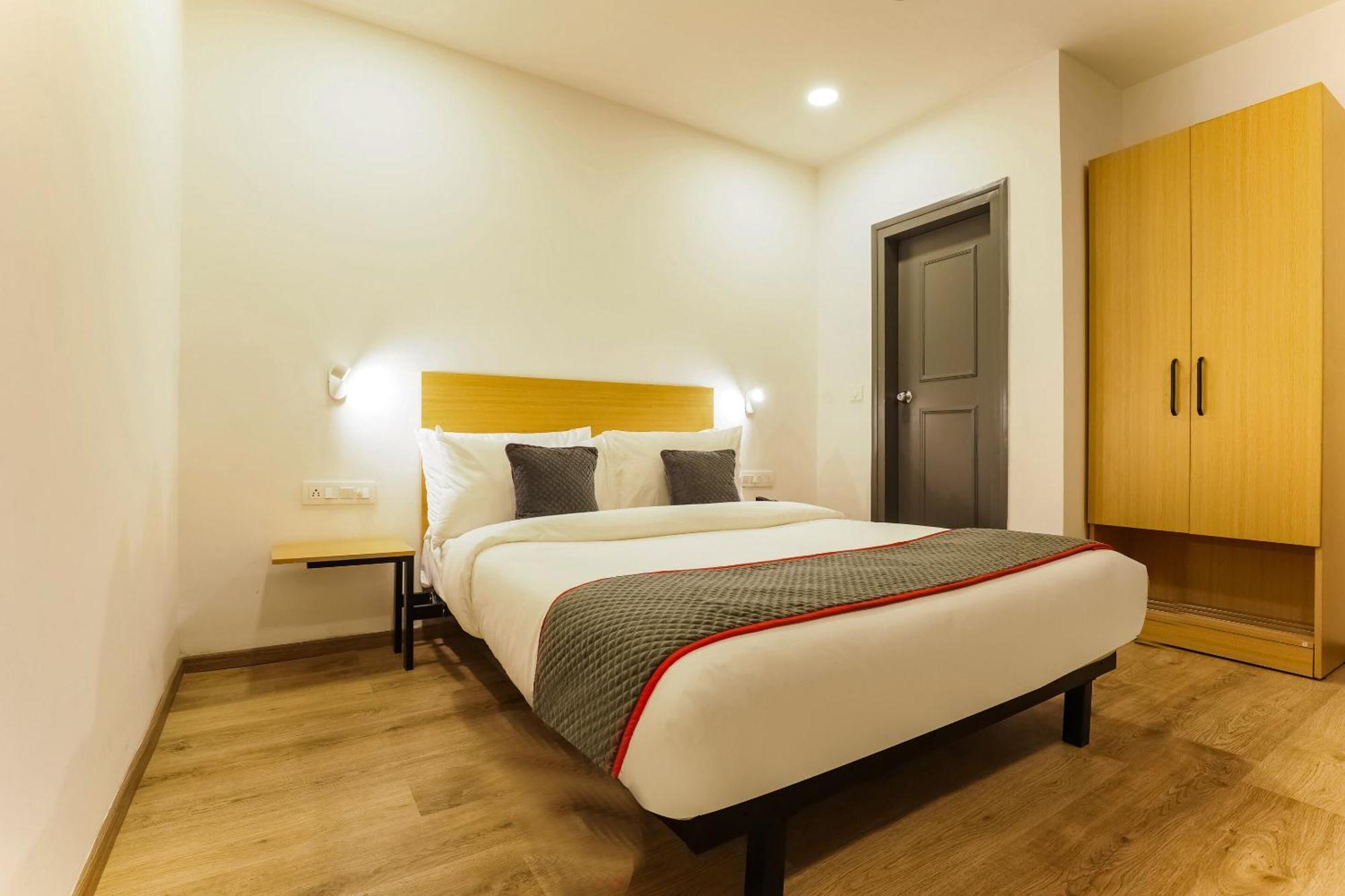 Townhouse Prithvi Resort Near Phoenix Palassio Λάκναου Εξωτερικό φωτογραφία